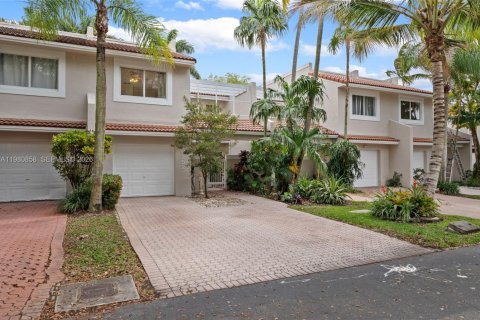 House in Doral, Florida 3 bedrooms, 176.33 sq.m. № 2043123 - photo 2