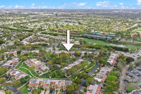 House in Doral, Florida 3 bedrooms, 176.33 sq.m. № 2043123 - photo 29