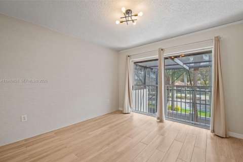 House in Doral, Florida 3 bedrooms, 176.33 sq.m. № 2043123 - photo 17