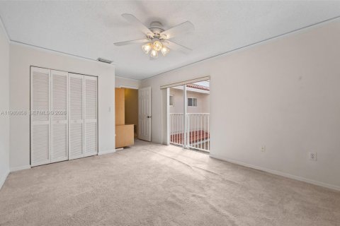 House in Doral, Florida 3 bedrooms, 176.33 sq.m. № 2043123 - photo 19