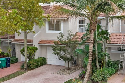 House in Doral, Florida 3 bedrooms, 176.33 sq.m. № 2043123 - photo 3