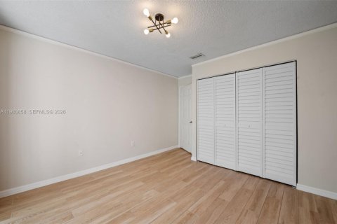 House in Doral, Florida 3 bedrooms, 176.33 sq.m. № 2043123 - photo 18