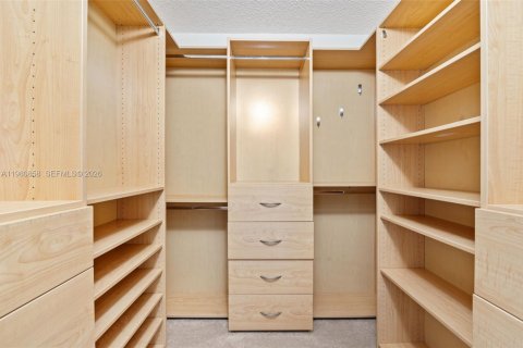 House in Doral, Florida 3 bedrooms, 176.33 sq.m. № 2043123 - photo 14