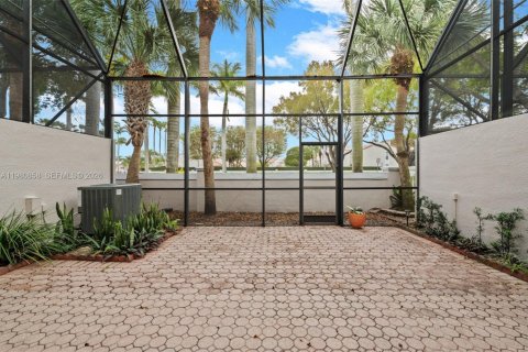 House in Doral, Florida 3 bedrooms, 176.33 sq.m. № 2043123 - photo 25