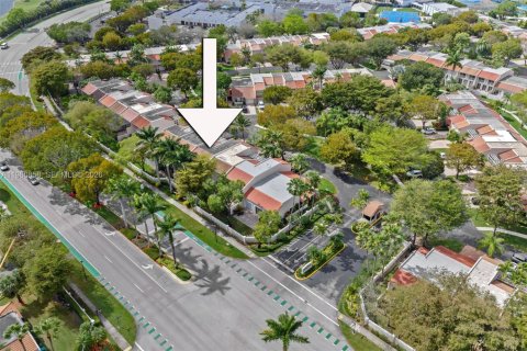 House in Doral, Florida 3 bedrooms, 176.33 sq.m. № 2043123 - photo 28