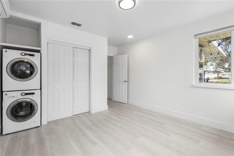 Commercial property in Madeira Beach, Florida 4 bedrooms, 234.39 sq.m. № 1808514 - photo 12