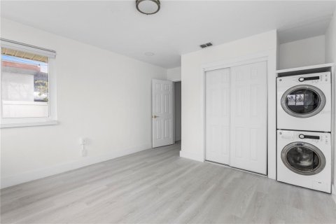 Commercial property in Madeira Beach, Florida 4 bedrooms, 234.39 sq.m. № 1808514 - photo 29