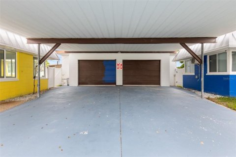 Commercial property in Madeira Beach, Florida 4 bedrooms, 234.39 sq.m. № 1808514 - photo 5