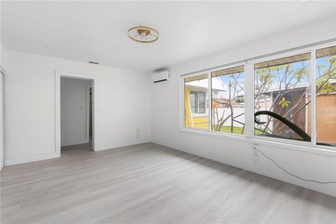 Commercial property in Madeira Beach, Florida 4 bedrooms, 234.39 sq.m. № 1808514 - photo 23