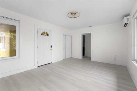 Commercial property in Madeira Beach, Florida 4 bedrooms, 234.39 sq.m. № 1808514 - photo 24