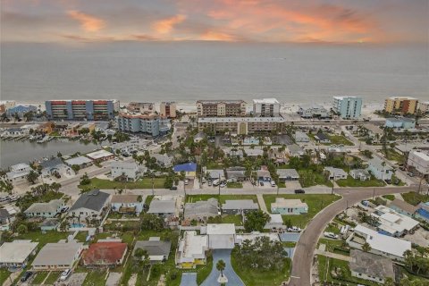 Commercial property in Madeira Beach, Florida 4 bedrooms, 234.39 sq.m. № 1808514 - photo 4