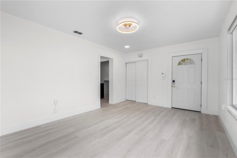 Commercial property in Madeira Beach, Florida 4 bedrooms, 234.39 sq.m. № 1808514 - photo 10