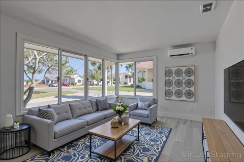 Commercial property in Madeira Beach, Florida 4 bedrooms, 234.39 sq.m. № 1808514 - photo 9
