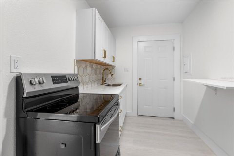 Commercial property in Madeira Beach, Florida 4 bedrooms, 234.39 sq.m. № 1808514 - photo 16