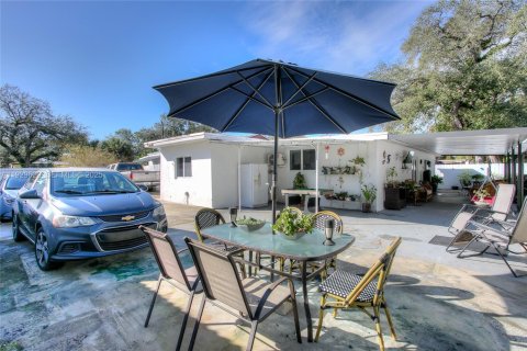 Casa en venta en Miami Gardens, Florida, 5 dormitorios, 252.23 m2 № 1989233 - foto 16