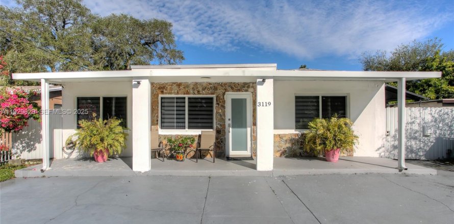 Casa en Miami Gardens, Florida 5 dormitorios, 252.23 m2 № 1989233