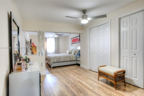 Casa en venta en Miami Gardens, Florida, 5 dormitorios, 252.23 m2 № 1989233 - foto 8