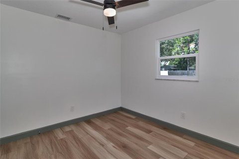 Commercial property in Saint Petersburg, Florida 7 bedrooms, 129.69 sq.m. № 1915730 - photo 13