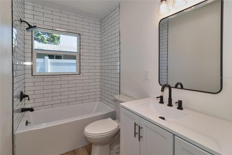 Commercial property in Saint Petersburg, Florida 7 bedrooms, 129.69 sq.m. № 1915730 - photo 9
