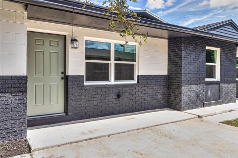 Commercial property in Saint Petersburg, Florida 7 bedrooms, 129.69 sq.m. № 1915730 - photo 23