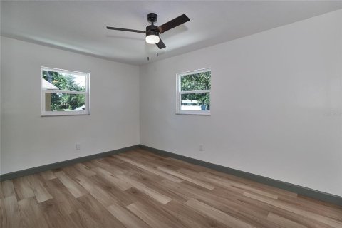 Commercial property in Saint Petersburg, Florida 7 bedrooms, 129.69 sq.m. № 1915730 - photo 16
