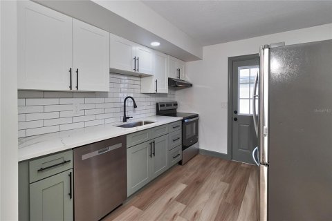 Commercial property in Saint Petersburg, Florida 7 bedrooms, 129.69 sq.m. № 1915730 - photo 5