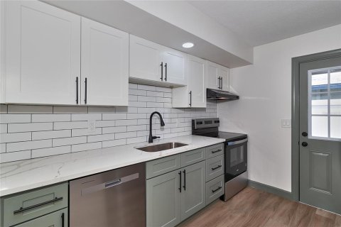 Commercial property in Saint Petersburg, Florida 7 bedrooms, 129.69 sq.m. № 1915730 - photo 6