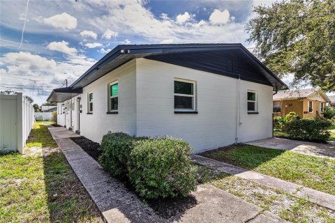 Commercial property in Saint Petersburg, Florida 7 bedrooms, 129.69 sq.m. № 1915730 - photo 21
