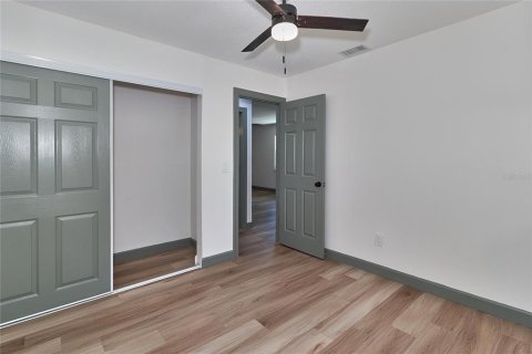 Commercial property in Saint Petersburg, Florida 7 bedrooms, 129.69 sq.m. № 1915730 - photo 14