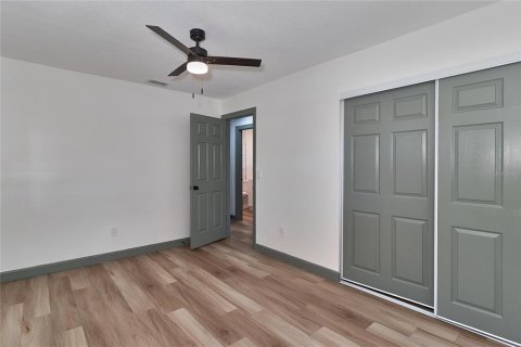 Commercial property in Saint Petersburg, Florida 7 bedrooms, 129.69 sq.m. № 1915730 - photo 18