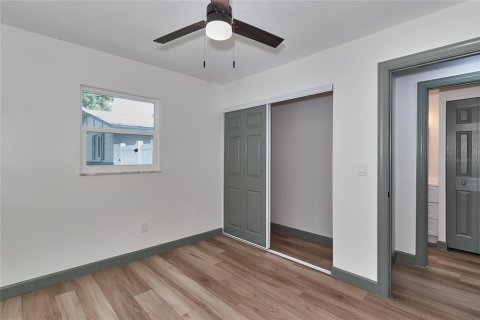 Commercial property in Saint Petersburg, Florida 7 bedrooms, 129.69 sq.m. № 1915730 - photo 15