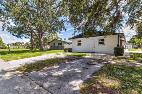 Commercial property in Saint Petersburg, Florida 7 bedrooms, 129.69 sq.m. № 1915730 - photo 27