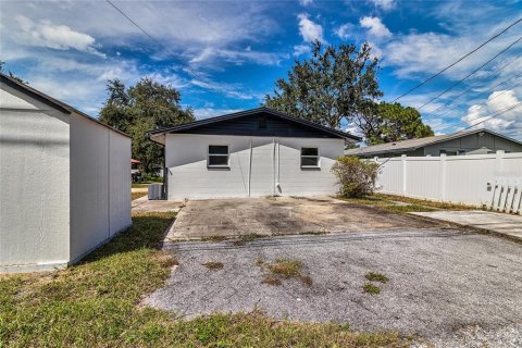 Commercial property in Saint Petersburg, Florida 7 bedrooms, 129.69 sq.m. № 1915730 - photo 25