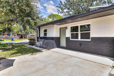 Commercial property in Saint Petersburg, Florida 7 bedrooms, 129.69 sq.m. № 1915730 - photo 24