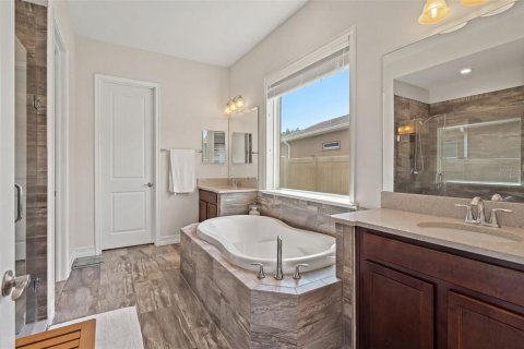 Casa en venta en Wesley Chapel, Florida, 4 dormitorios, 243.03 m2 № 2339569 - foto 16