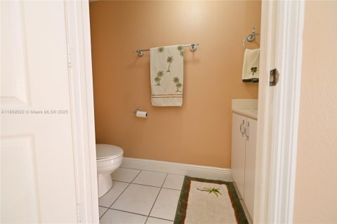 Condominio en venta en Hialeah Gardens, Florida, 2 dormitorios, 116.13 m2 № 1921540 - foto 11