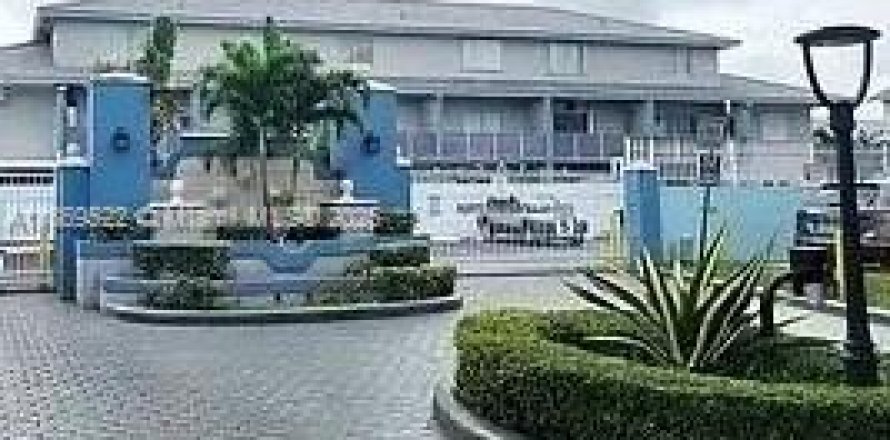 Condominio en Hialeah Gardens, Florida, 2 dormitorios № 1921540