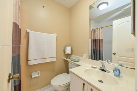 Condominio en venta en Hialeah Gardens, Florida, 2 dormitorios, 116.13 m2 № 1921540 - foto 6