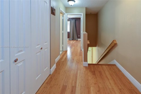 Condominio en venta en Hialeah Gardens, Florida, 2 dormitorios, 116.13 m2 № 1921540 - foto 16