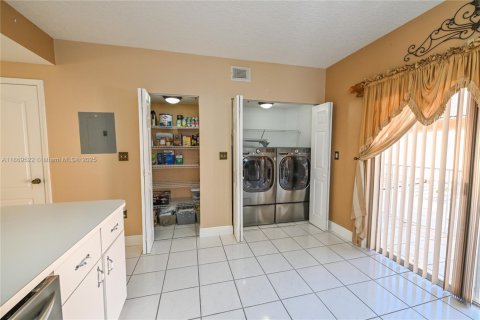 Condominio en venta en Hialeah Gardens, Florida, 2 dormitorios, 116.13 m2 № 1921540 - foto 10