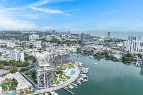 Condo in Miami Beach, Florida, 4 bedrooms  № 1770379 - photo 8