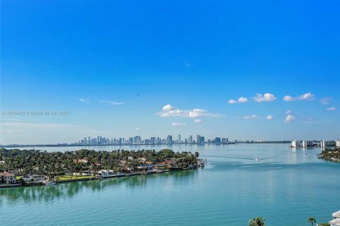Condo in Miami Beach, Florida, 4 bedrooms  № 1770379 - photo 17