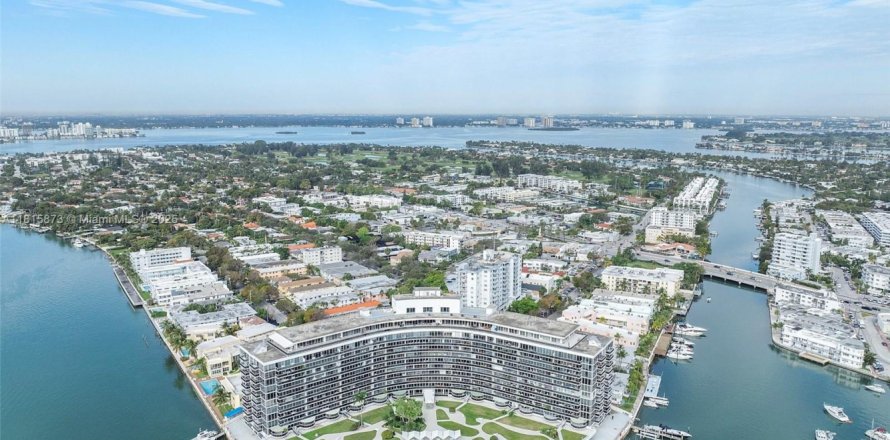 Condo in Miami Beach, Florida, 4 bedrooms  № 1770379