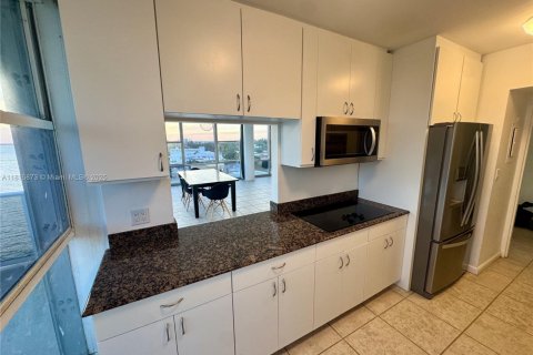 Condo in Miami Beach, Florida, 4 bedrooms  № 1770379 - photo 19