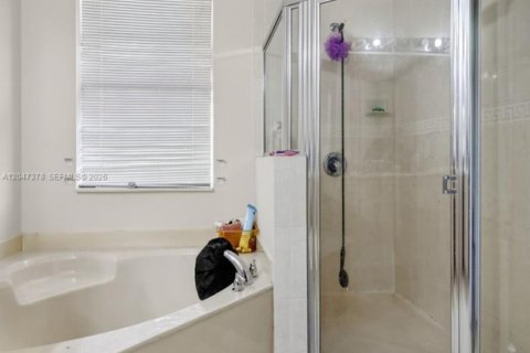 Copropriété à vendre à Miramar, Floride: 3 chambres, 142.14 m2 № 2282947 - photo 30