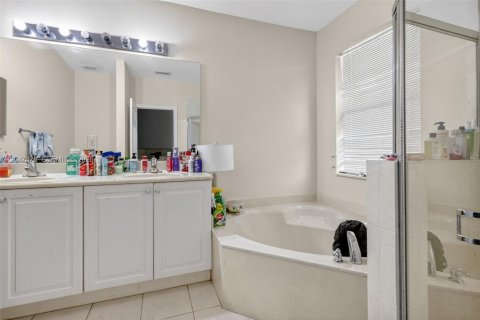 Copropriété à vendre à Miramar, Floride: 3 chambres, 142.14 m2 № 2282947 - photo 27