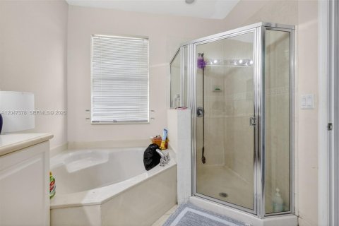 Copropriété à vendre à Miramar, Floride: 3 chambres, 142.14 m2 № 2282947 - photo 29