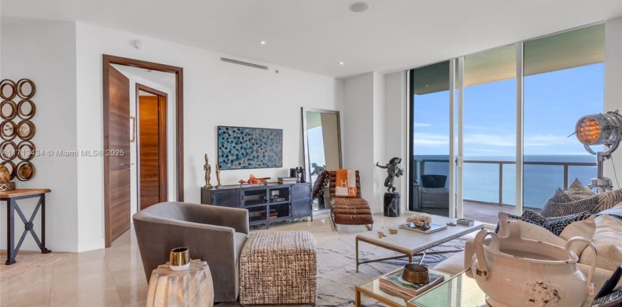 Condominio en Sunny Isles Beach, Florida, 2 dormitorios  № 1938491