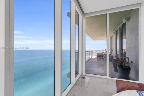 Condominio en alquiler en Sunny Isles Beach, Florida, 2 dormitorios, 148.83 m2 № 1938491 - foto 17