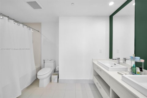 Condominio en venta en Miami, Florida, 1 dormitorio, 68.56 m2 № 2034662 - foto 19